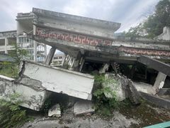 -四川汶川特大地震漩口中学遗址