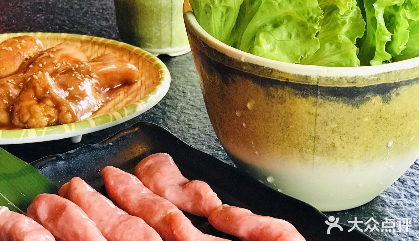 牛内脏烤肉全家福，好吃不贵！[惊叹]