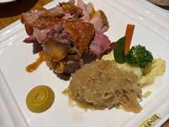 德式古法烤猪肘-LENBACH兰巴赫西餐啤酒坊(大连东港店)
