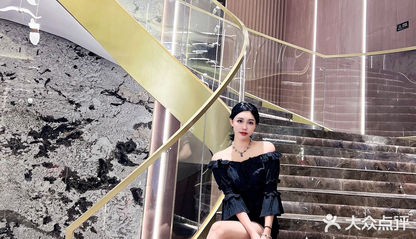 双盛园东港印象店开业啦[礼花]有足足五层！！！