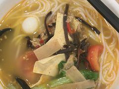-蒙自源米线大王(东站店)