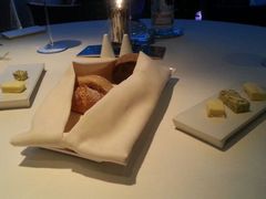 面包很硬-迪拜帆船酒店海底餐厅