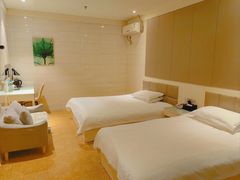 -肯定精品酒店(南京龙江地铁站省妇幼保健院南门店)