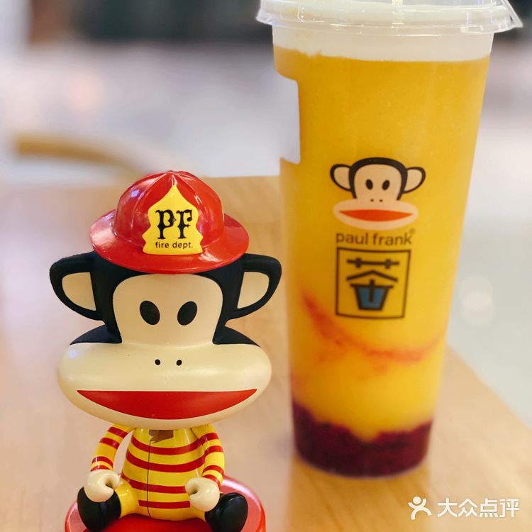 上层是现打的芒果汁，加上顶层清甜的奶盖