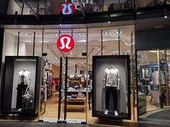 -lululemon(上海浦东IFC店)