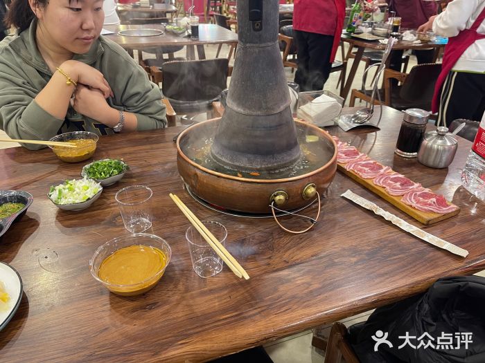 周嵘铜火锅图片