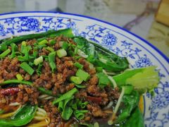-渝之汇牛肉豌杂面