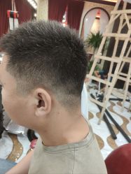 -东方先生国潮男士理发馆