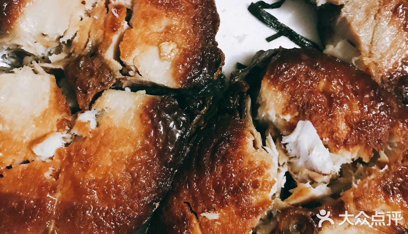 谁叫奶茶店倔强的开门呢！尤其是小眷村。今晚宵夜是香煎鱼