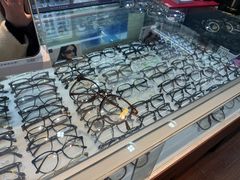 -上海网星眼镜批发·蔡司依视路官方授权(三叶眼镜城店)
