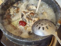 -鲁朗纳麦石锅鸡庄园