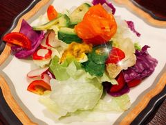 三文鱼牛油果蔬菜沙拉-花间令音乐餐厅(奉天巷店)