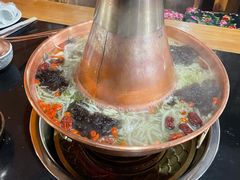 -果松木炭酸菜铜火锅·外婆参鸡汤