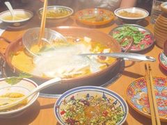 -洱火云南酸菜牛肉火锅(石景山当代商城店)