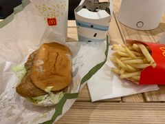 -麦当劳(杨林得来速店)