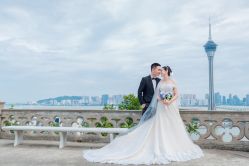 -现代经典婚纱摄影