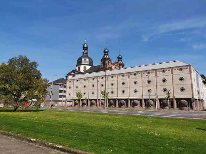 曼海姆耶稣教堂-"偶然走进这里,被内部惊呆了,富丽堂皇却又.