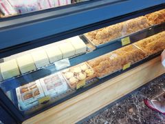 面包甜点陈列柜-鲍师傅糕点(江苏路店)