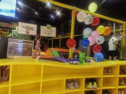 -蹦蹦跳跳(新奥购物中心店)