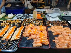 -席娜卡琳火车铁道夜市