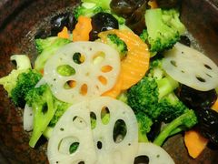 -关东小磨东北菜(上海长风大悦城店)