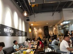 大堂-HELLO 27 意面·沙拉·帕尼尼