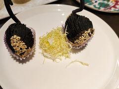 天鹅榴莲酥-海派悦庭·海胆烧麦·新融合菜(凯德广场店)