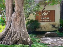 -Chom Cafe and Restaurant