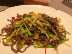 芹菜小炒牛肉-平川·程玉平川菜工作室