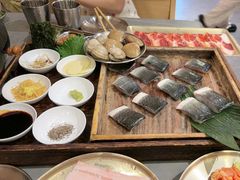 -围炉肉舍•炭烤活鳗•丹东海鲜烤肉(步行街店)