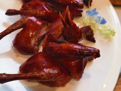 玻璃脆皮乳鸽皇-新雅粤菜馆(南京东路店)