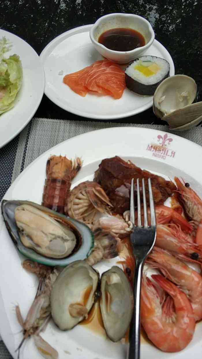 玛莎拉(中心广场店)-"玛莎拉自助餐坐地铁到鸿福路b口,行半小.