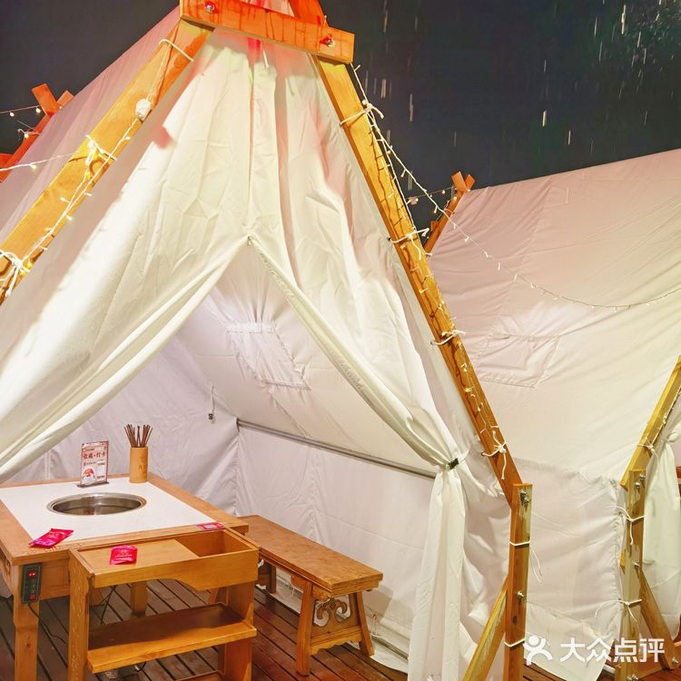 大龙燚搞事情啦~在天台帐篷吃火锅你试过了吗