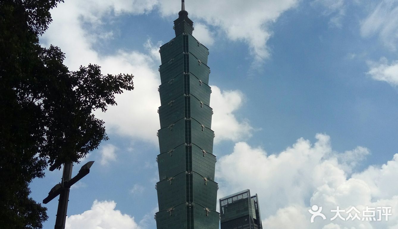 美景一览无余。世界最快电梯真的是有够快，刷刷的就到了