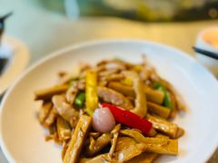 猪颈肉炒菌-江滨壹号艺文空间复合餐厅(闽江大道店)
