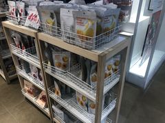 -名创优品(北京新中关购物中心地铁层店)