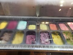-莓园冰淇淋店