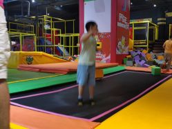 -蹦蹦跳跳(新奥购物中心店)