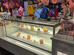 面包甜点陈列柜-绮梦西湖·云端餐厅(歌德店)