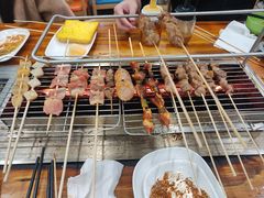 -哈尔滨小酒馆·鲜肉现穿自助烧烤(康新花园店)