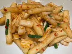 酸冬瓜炒莲藕尖-吃饭皇帝大土家民族菜(正大广场店)
