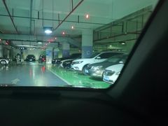 -上海绿地缤纷广场-停车场