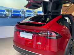 -TESLA 特斯拉(上海太古汇体验店)