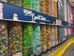 -m豆巧克力世界(上海世茂广场店)