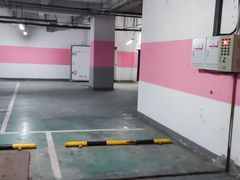 -爱琴海购物公园-地下停车场