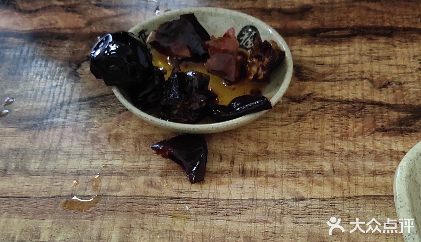 北区拉面位于凌宾路，近产业园的马路边上，位置特别好找