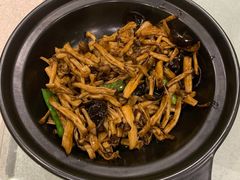 川香菌菇煲-金枝玉叶上海人家食府(三里河店)