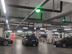 -虹桥火车站-停车场