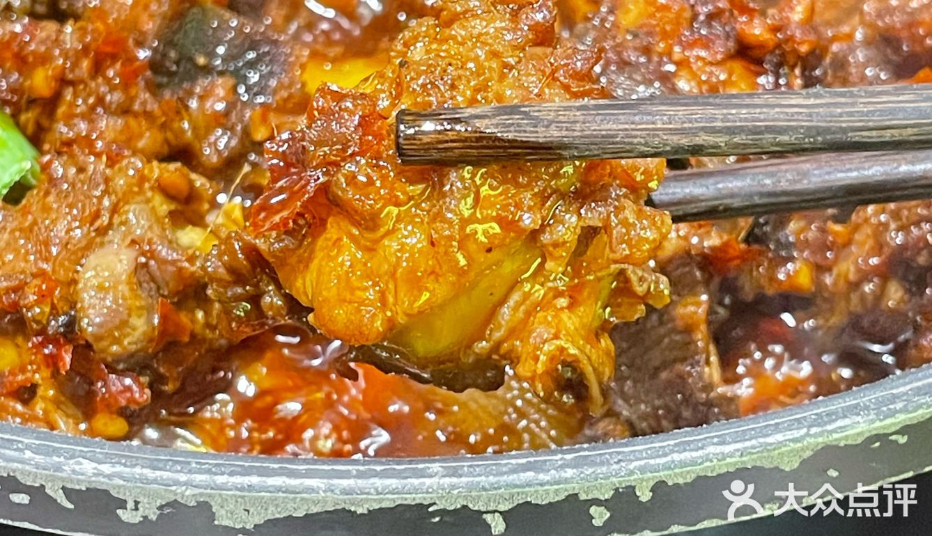老板说他们家的辣子鸡火锅好吃得很