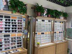 -视野联行眼镜·蔡司授权店(长白万象汇店)
